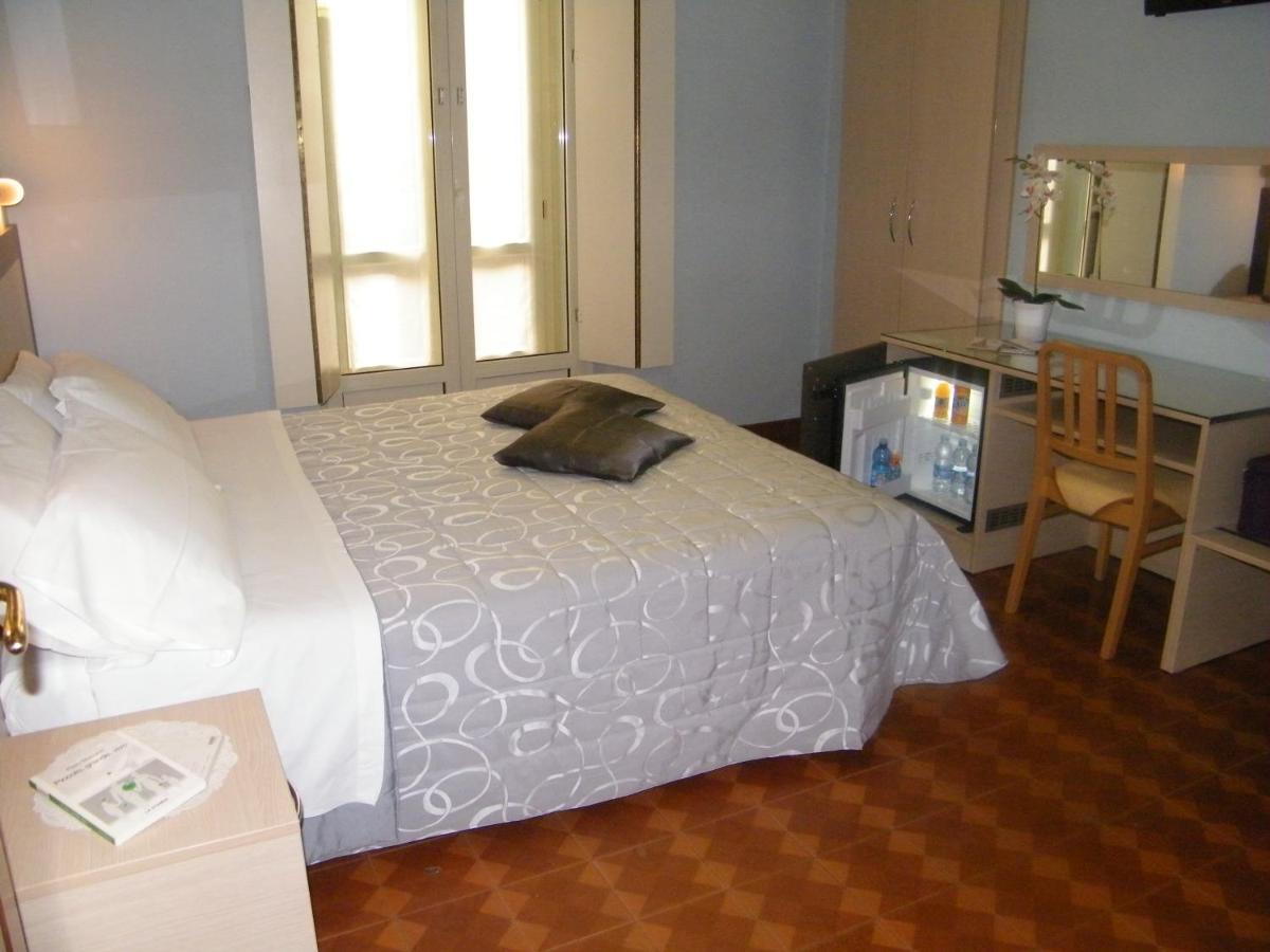 Torino Central-- Rooms And Apartments - Alba Bagian luar foto