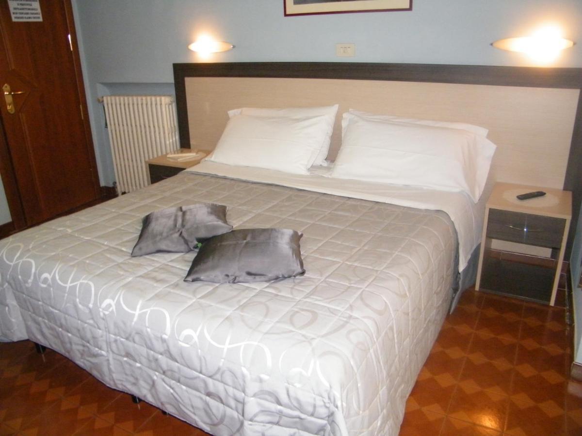 Torino Central-- Rooms And Apartments - Alba Bagian luar foto
