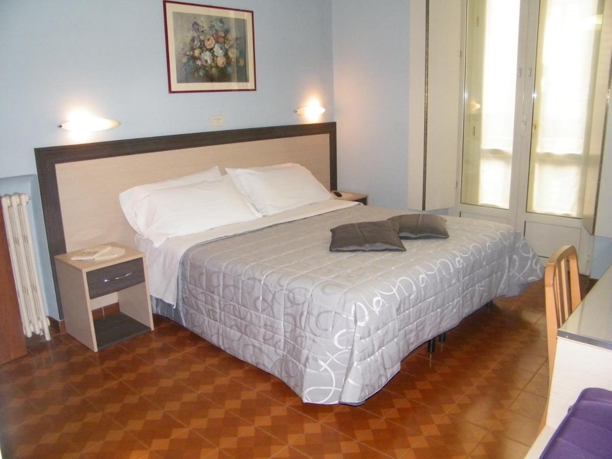 Torino Central-- Rooms And Apartments - Alba Bagian luar foto