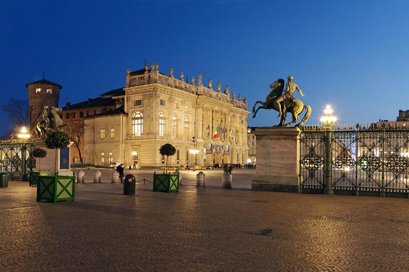 Torino Central-- Rooms And Apartments - Alba Bagian luar foto