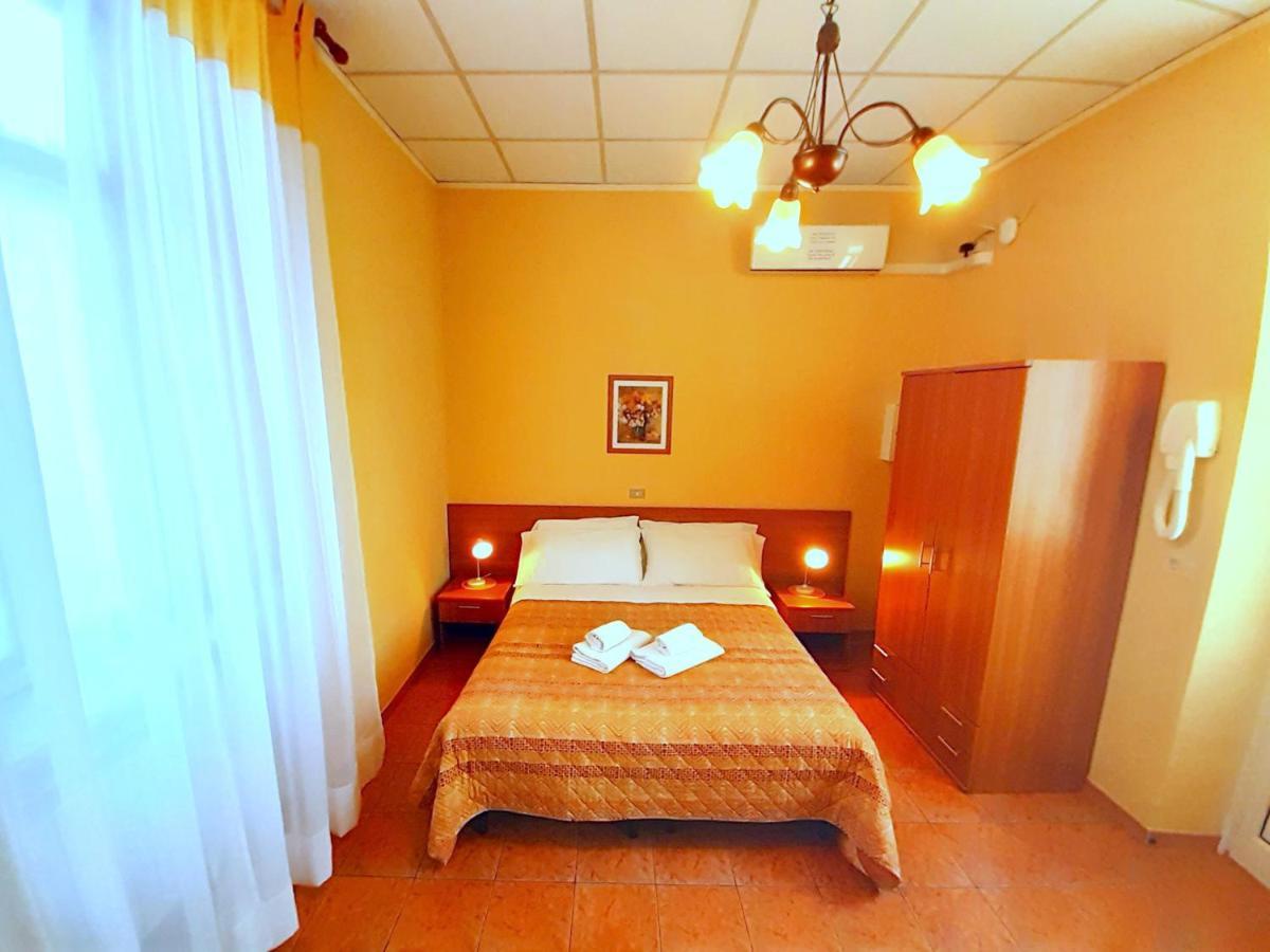 Torino Central-- Rooms And Apartments - Alba Bagian luar foto